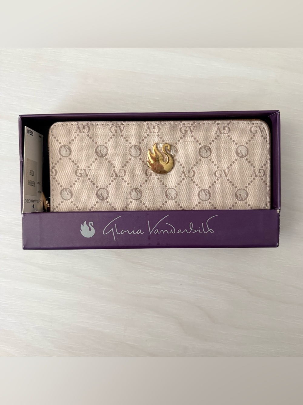 Gloria Vanderbilt wristlet wallet